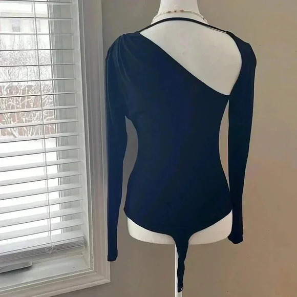 Astr Black One-Shoulder Bodysuit - Picture 6 of 12